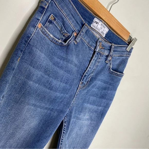 Free People Medium Wash Great Heights Frayed Fringe Hem Skinny Jeans Size 26 - Picture 4 of 11